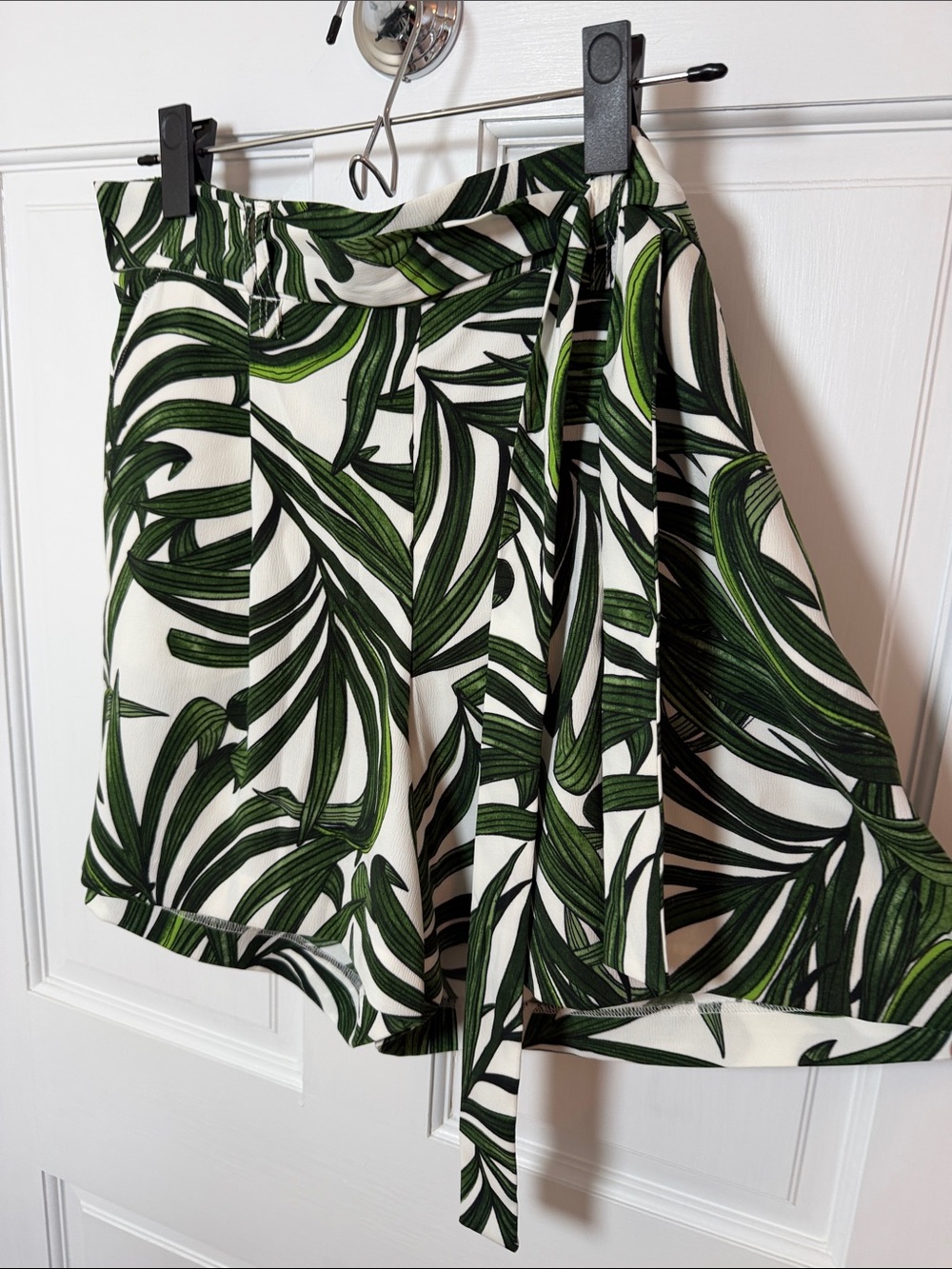 Eliane Rose branded White & Green Leaf Print Women's Shorts